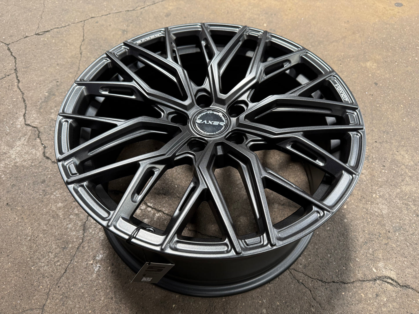 NEW 18X8.5 ET42 Raxer VOX107 Rim (4 wheel) Dark Graphite 5X112