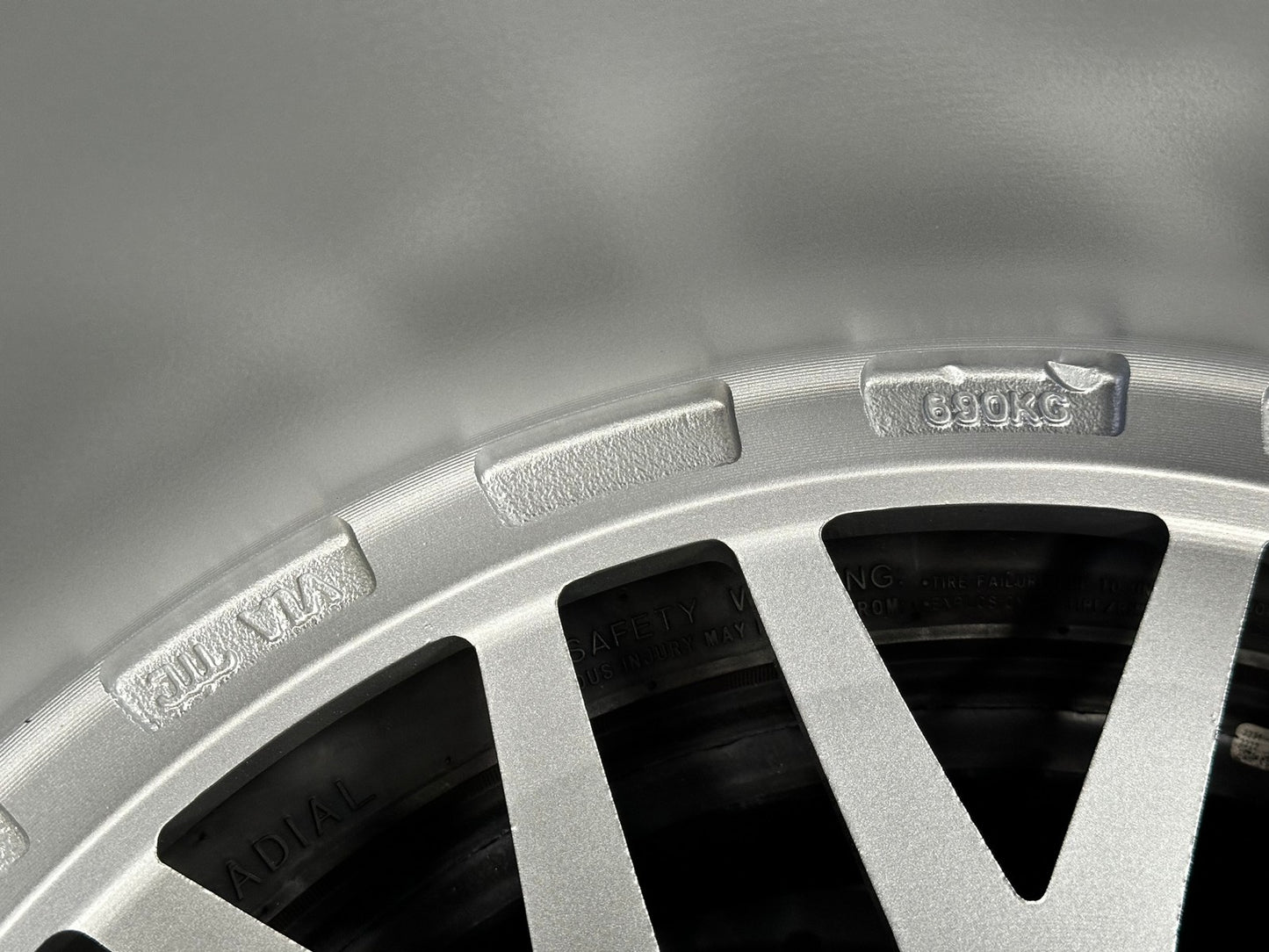 New 19X8.5 ET38 BBS LM Design Rim (4 wheel) Gloss Silver 5X114.3