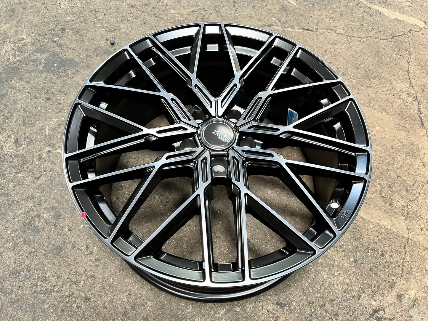 New 19X8.5 ET40 Advanti Reagan Rim (4 wheel) Matt Black 5X114.3
