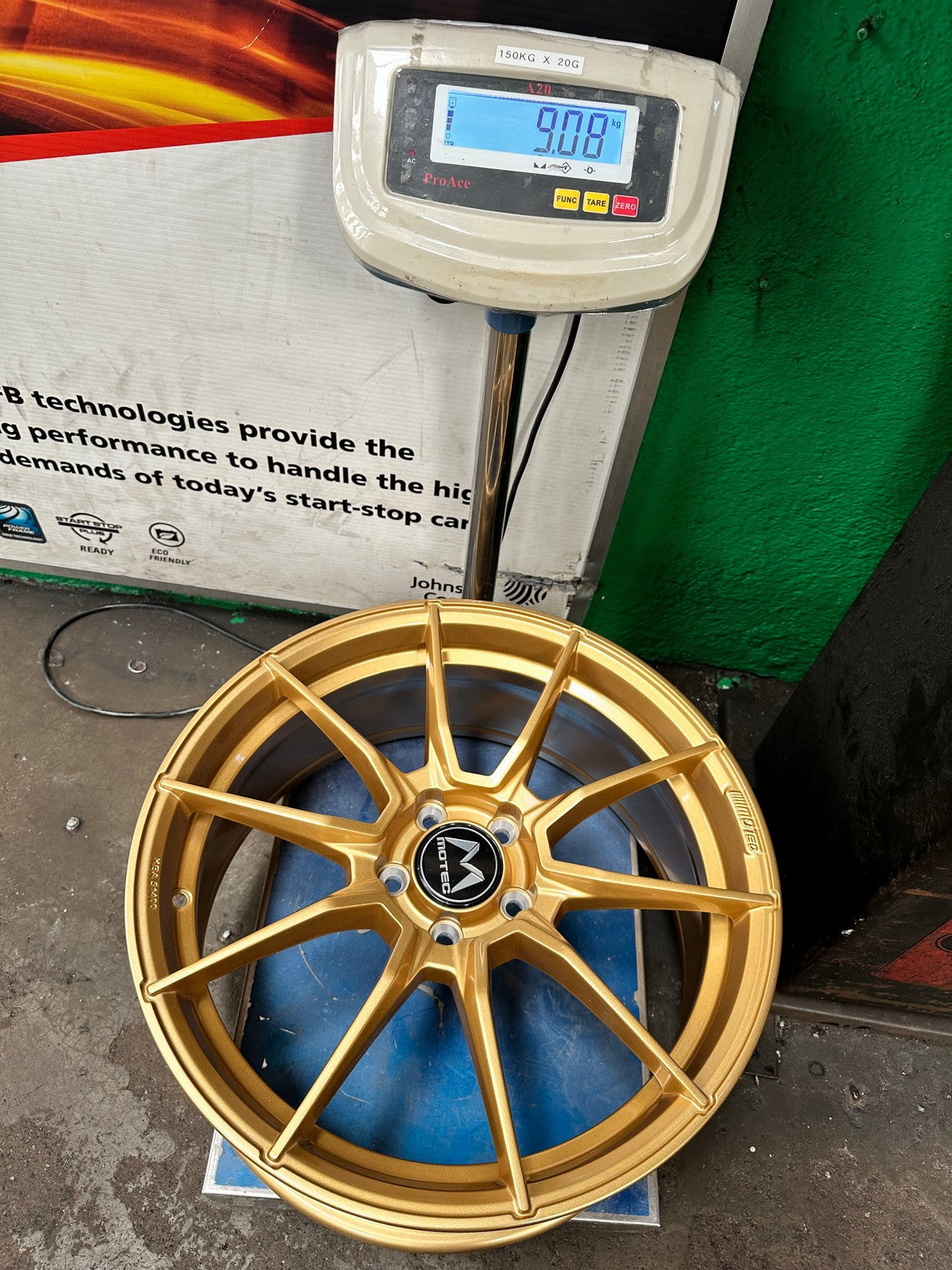 New 19X8.5 ET43 Motec MCR2 Rim (4 wheel) Gloss Gold 5X112
