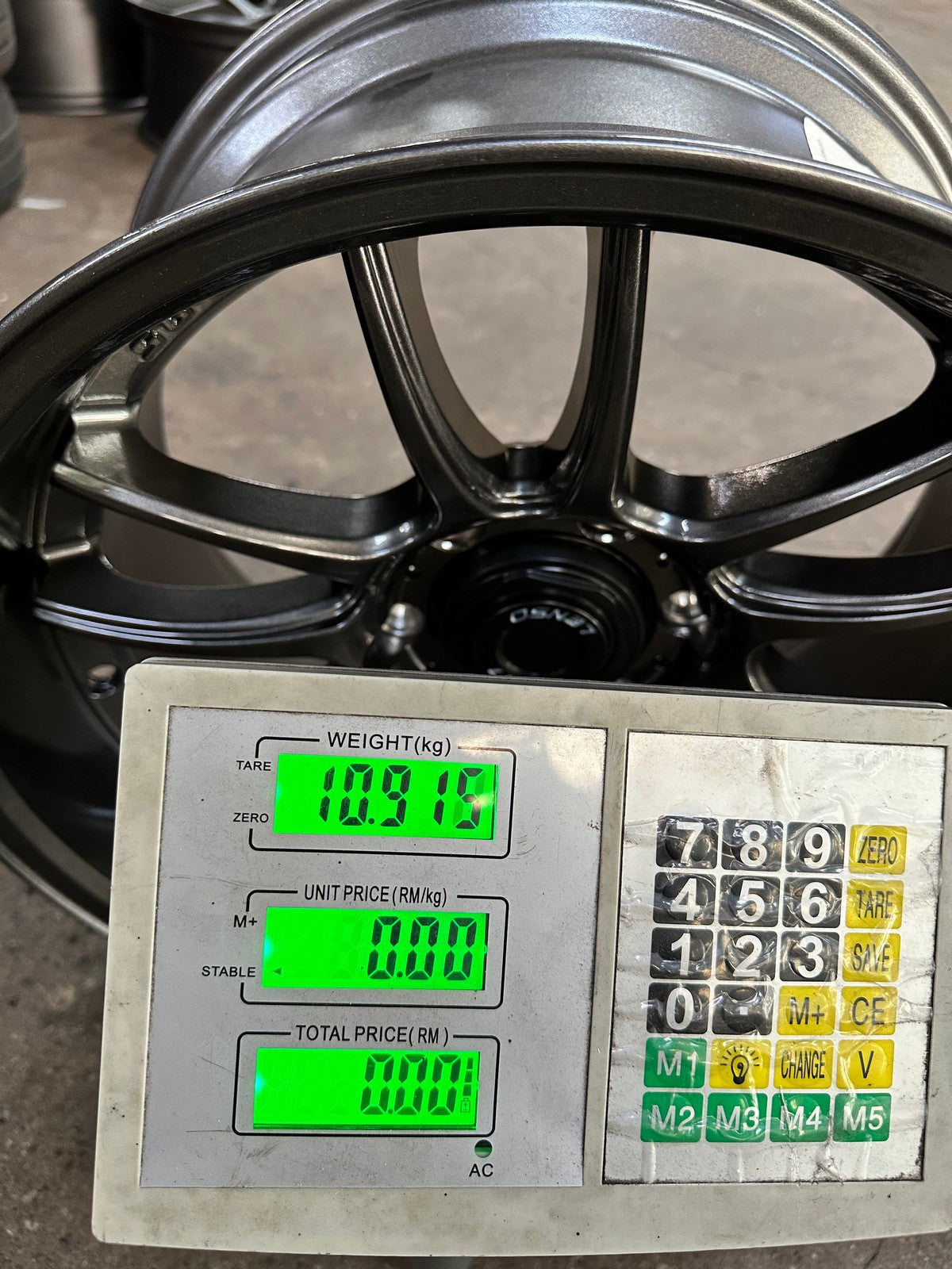 New 18X9.5 ET0 Lenso Project E Rim (4 wheel) Gloss Black 6X139.7