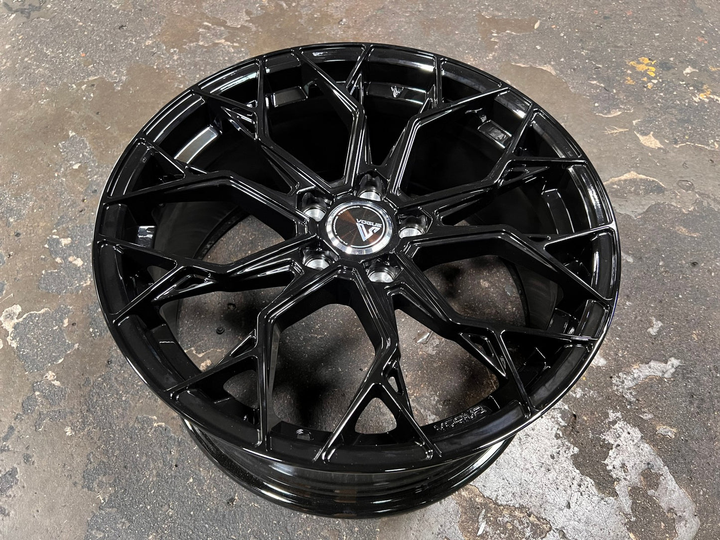 New 18X8.5 ET42 Vogue F01 Rim (4 wheel) Gloss Black 5X114.3