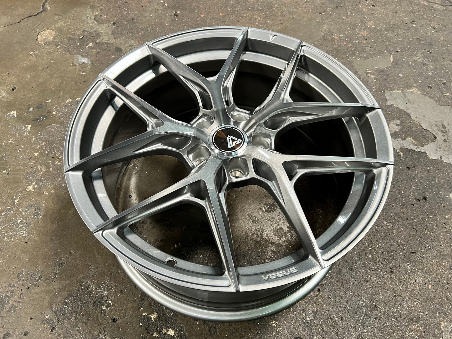 New 19X8.5 ET43 Vogue F02 Rim (4 wheel) Gloss Silver 5X112