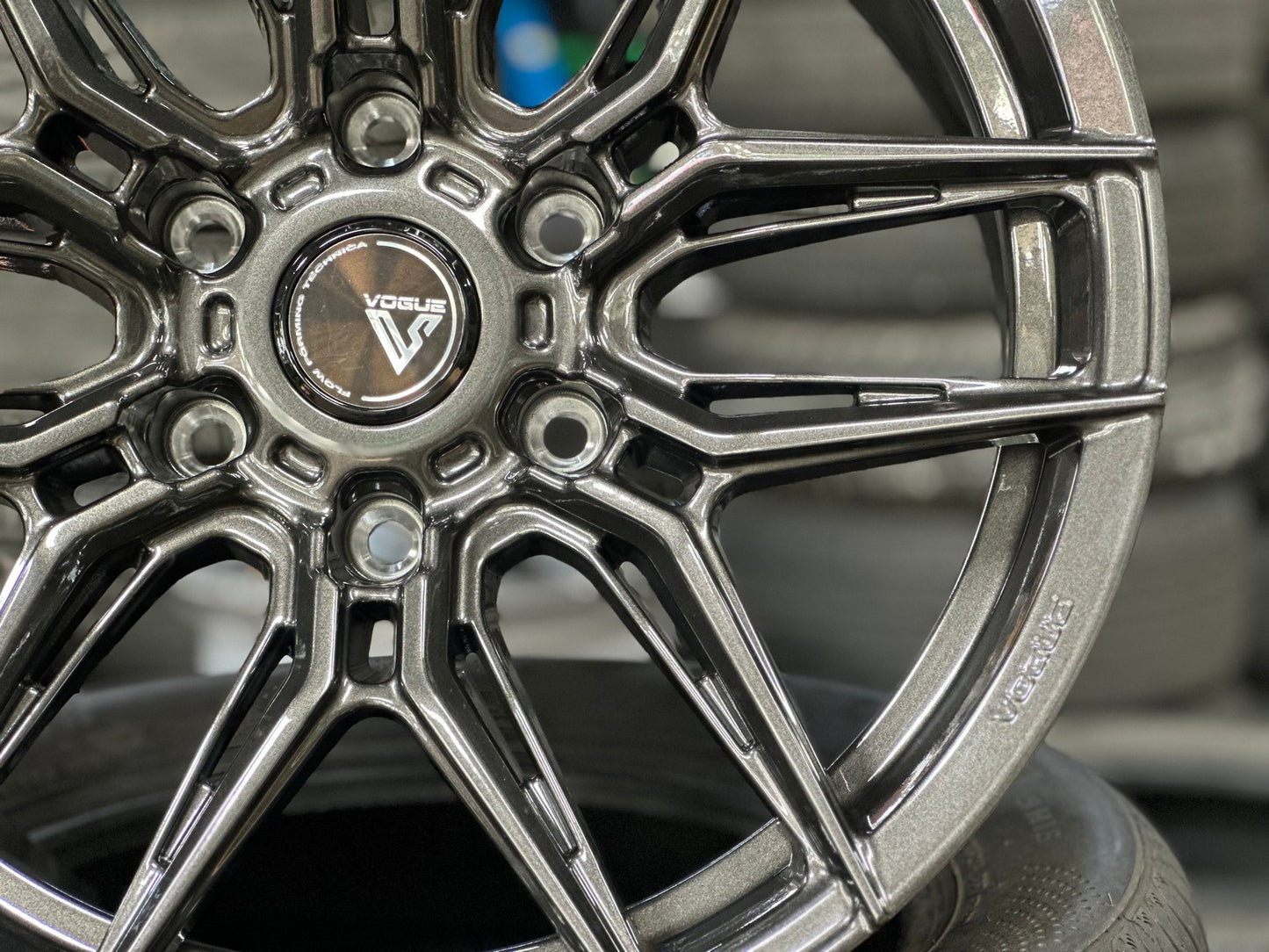 New 18X9 ET15 Vogue F07 Rim (4 wheel) Gloss Gunmetal 6X139.7