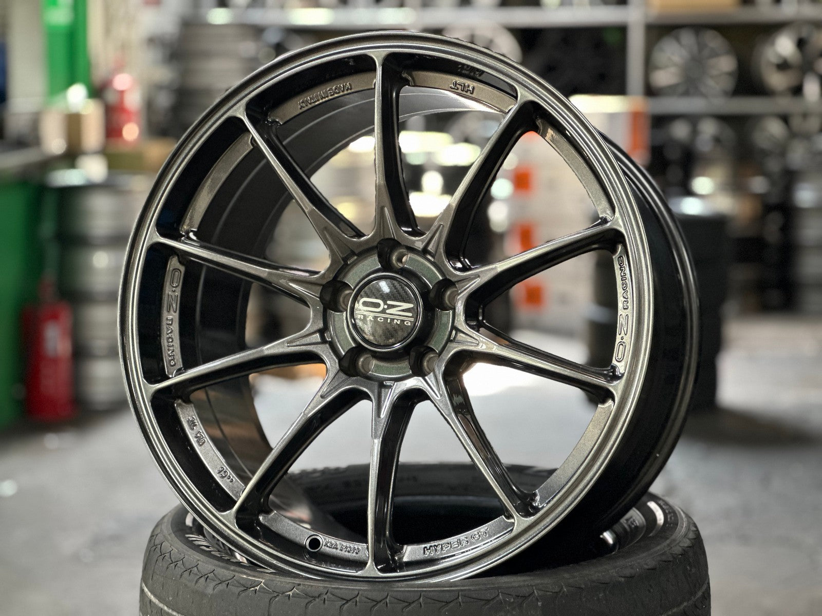 New 19X10 ET32 OZ Racing Hyper GT Rim (4 wheel) Gloss Gunmetal 5X112 ...