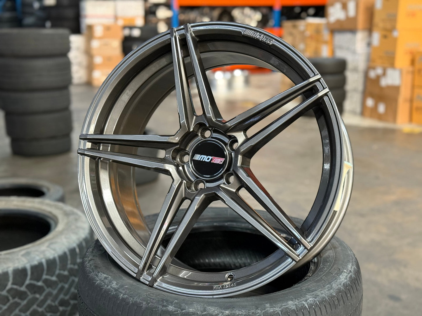 New 19X8.5 ET43 Motec MCT1 Rim (4 wheel) Gloss Gunmetal 5X112