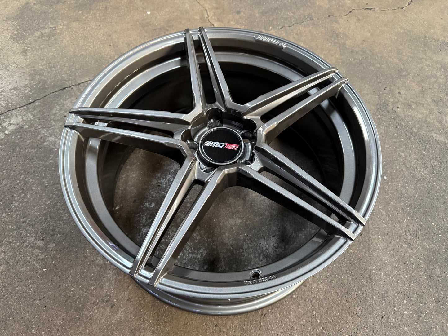 New 19X8.5 ET43 Motec MCT1 Rim (4 wheel) Gloss Gunmetal 5X112