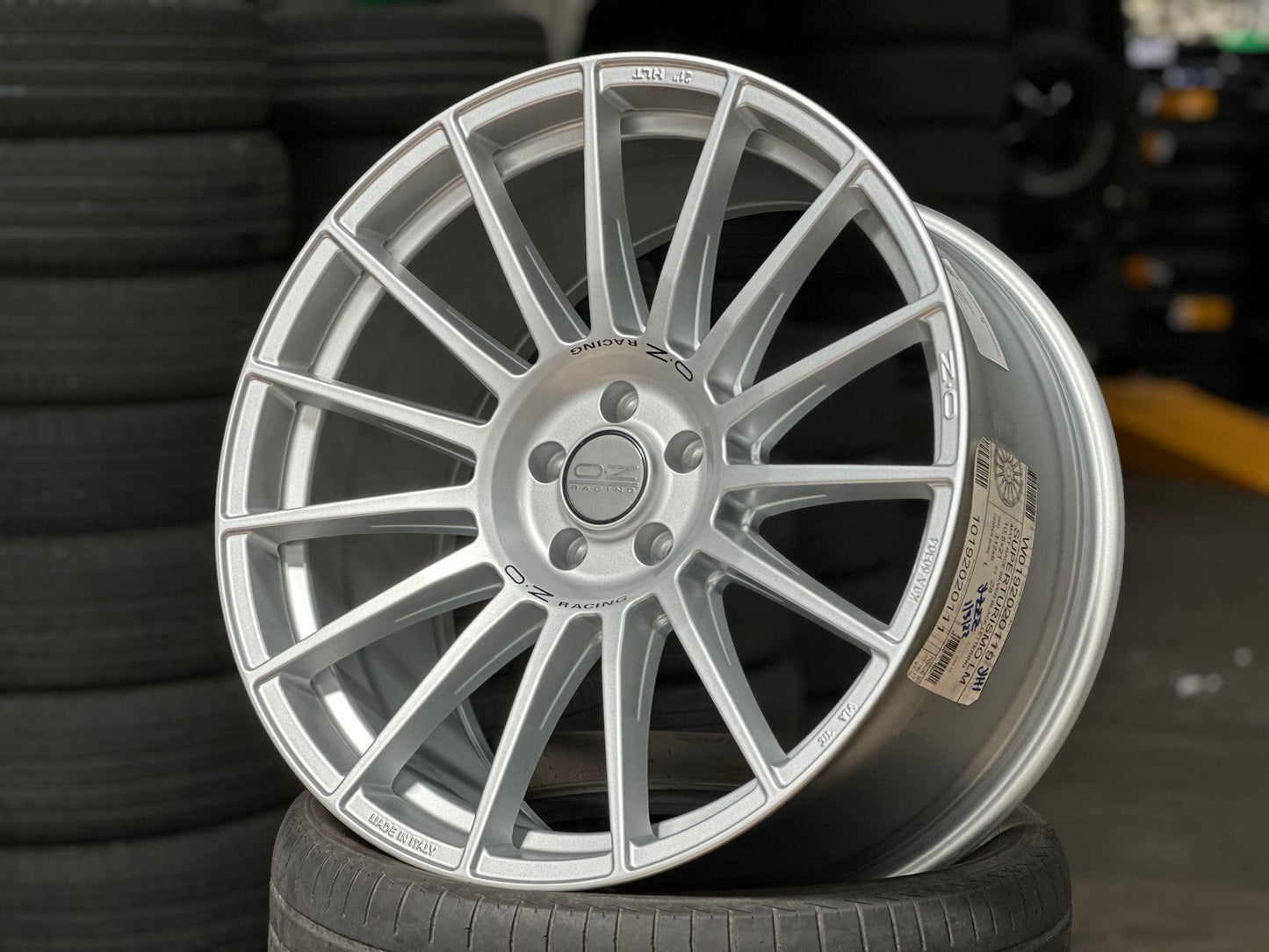 New 21X10.5 ET28 OZ Racing Superturismo Rim (4 wheel) Matt Silver 5X112