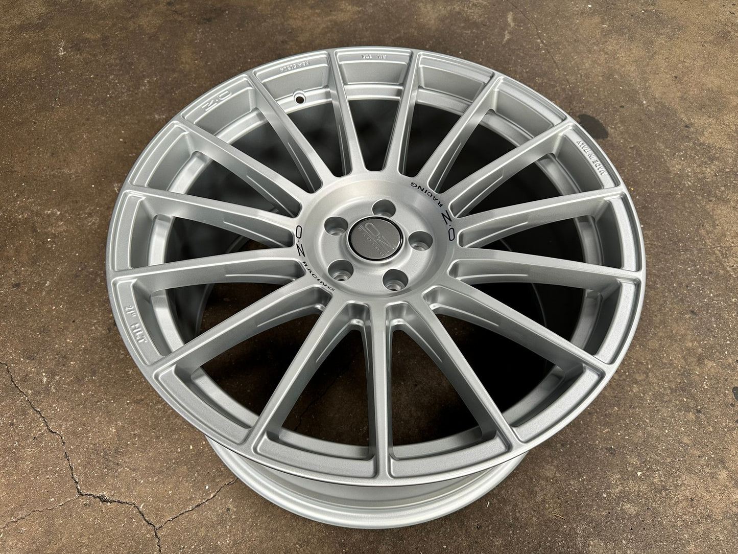 New 21X10.5 ET28 OZ Racing Superturismo Rim (4 wheel) Matt Silver 5X112