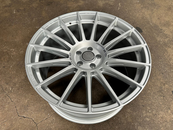 New 21X10.5 ET28 OZ Racing Superturismo Rim (4 wheel) Matt Silver 5X112