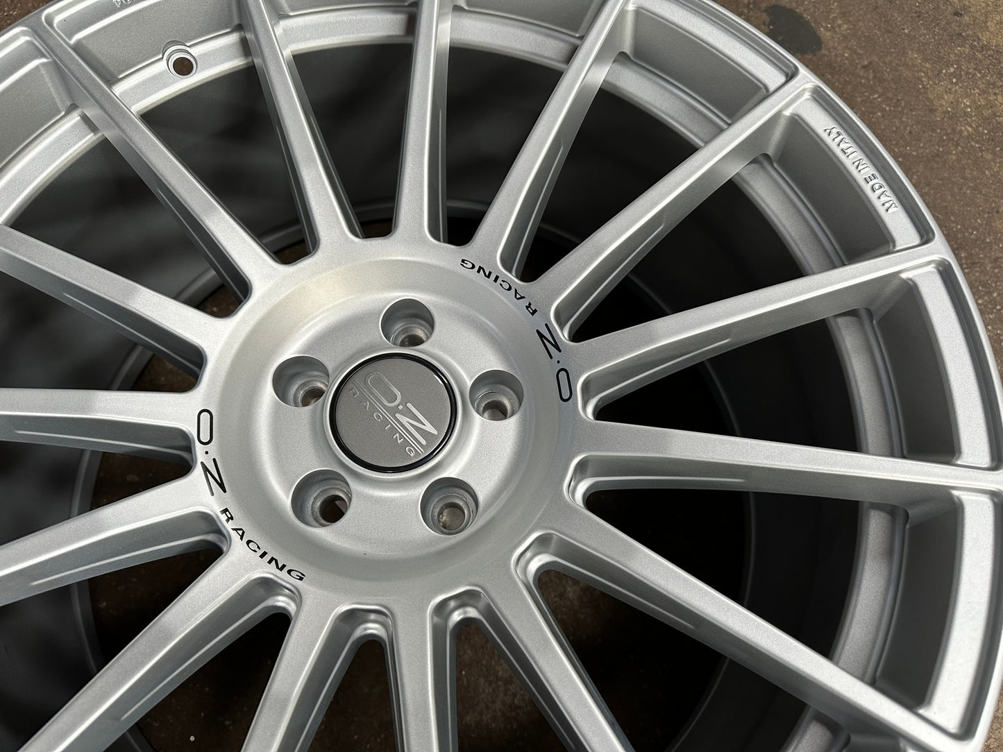 New 21X10.5 ET28 OZ Racing Superturismo Rim (4 wheel) Matt Silver 5X112