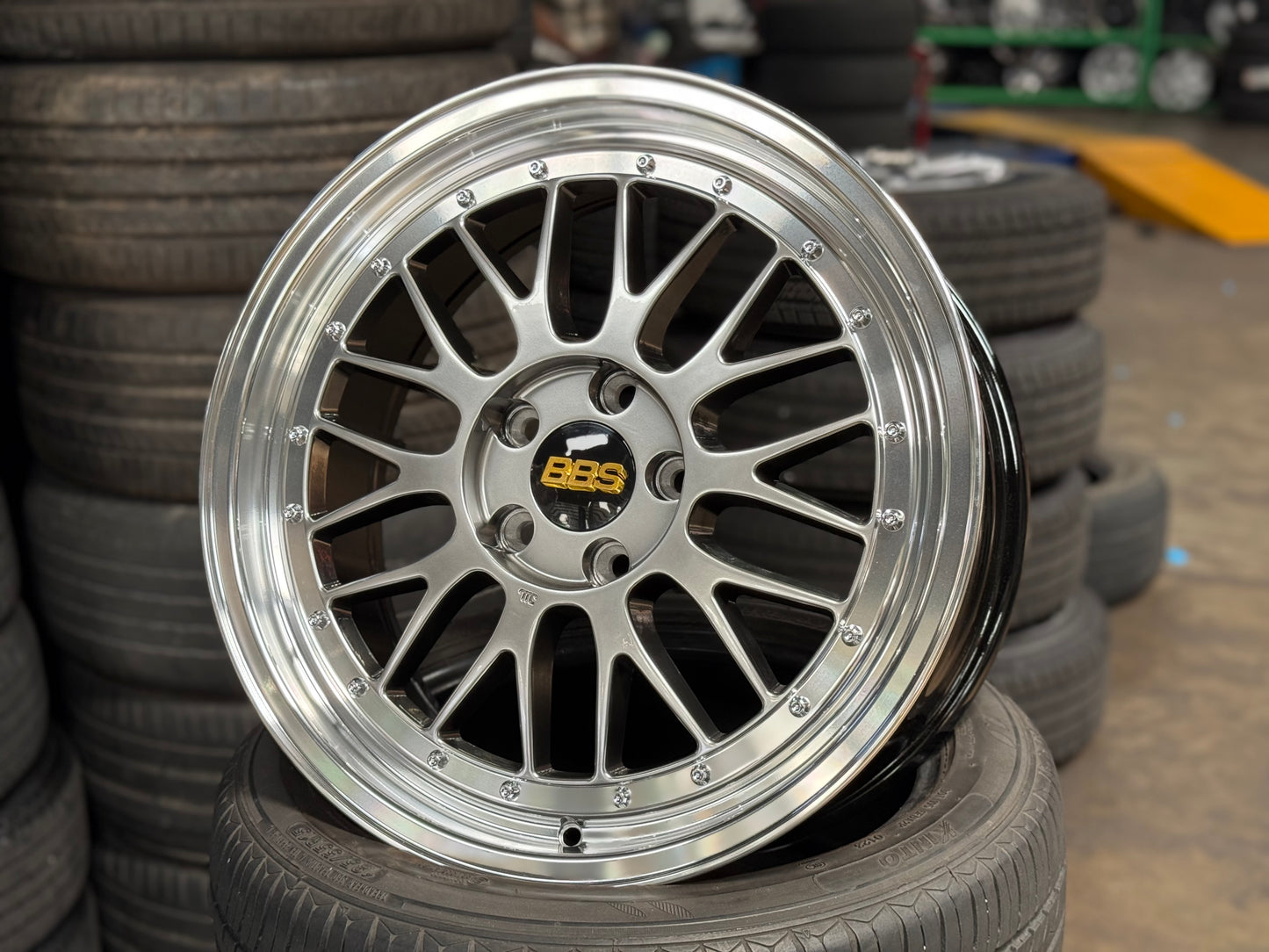 NEW 18X8 ET42 AOW LM Flow Formed Rim (4 Wheel) Hyper Black Polished Lip 5X112