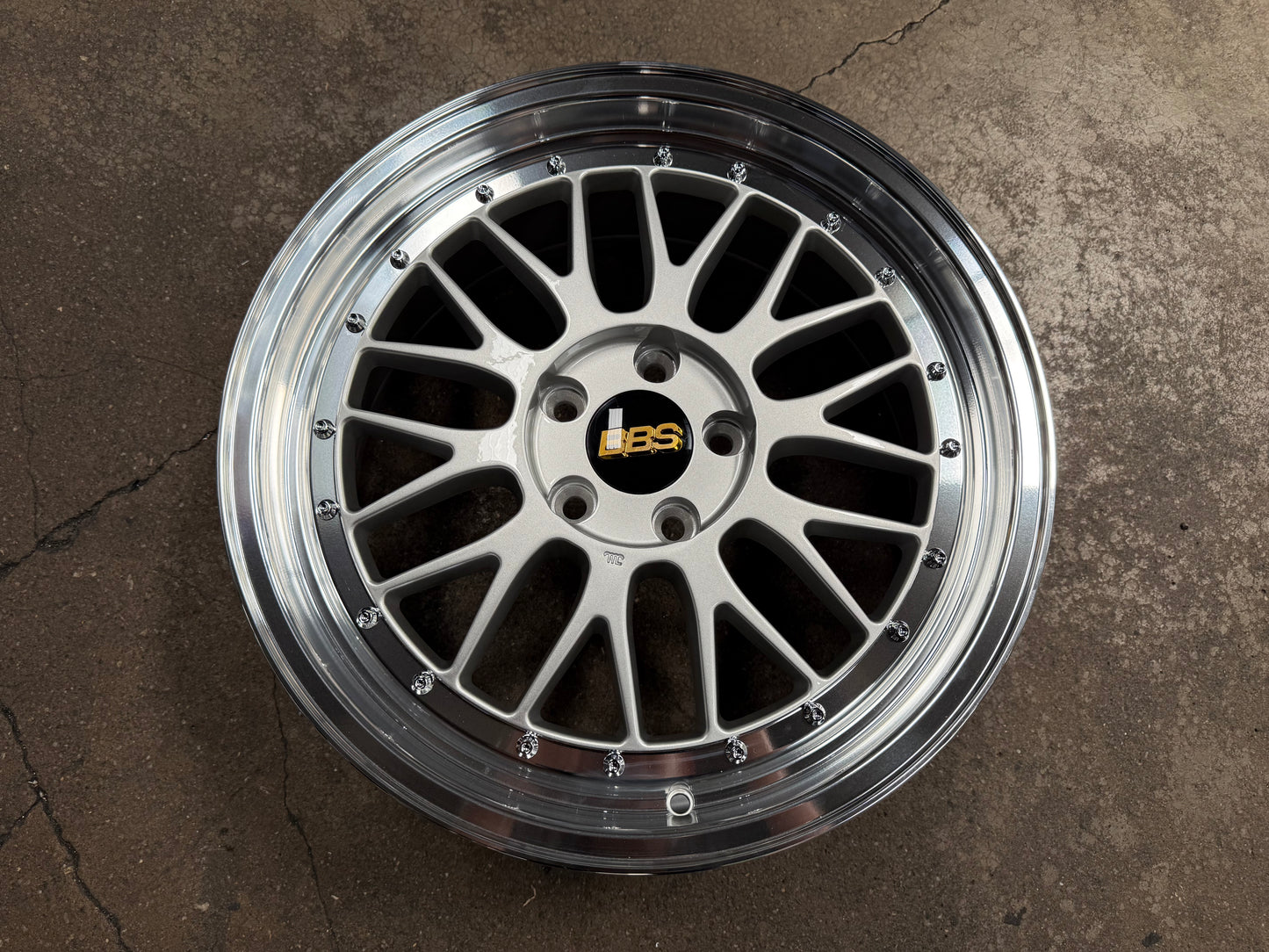NEW 18X8 ET42 AOW LM Flow Formed Rim (4 Wheel) Silver Polished Lip 5X112