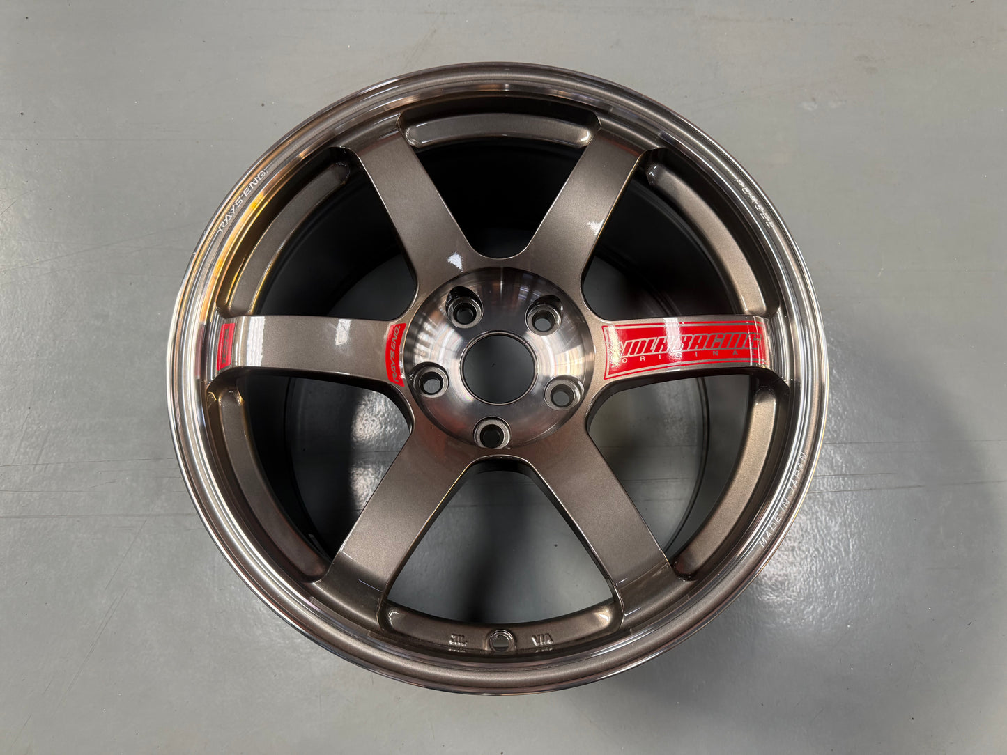 New 18x9.5 ET38 Rays TE37 SAGA SL (4 wheel) 5x120 Press Graphite