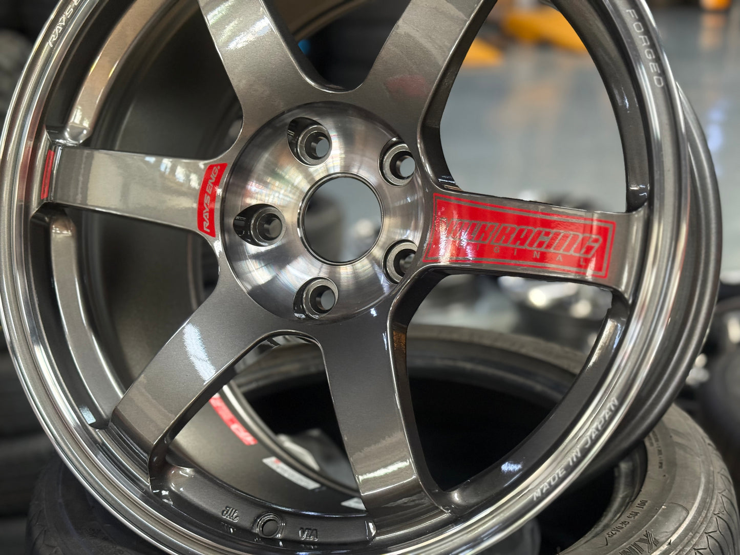 New 18x9.5 ET38 Rays TE37 SAGA SL (4 wheel) 5x120 Press Graphite