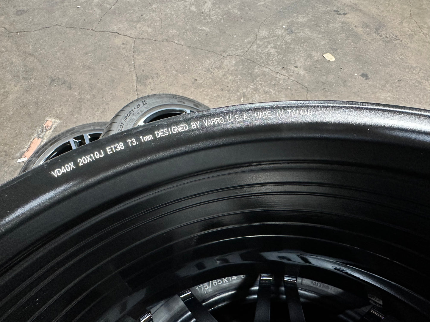 New 20x8.5 ET30 20x10 ET38 Varro VD40X (4 wheel) 5x112 Gloss Black