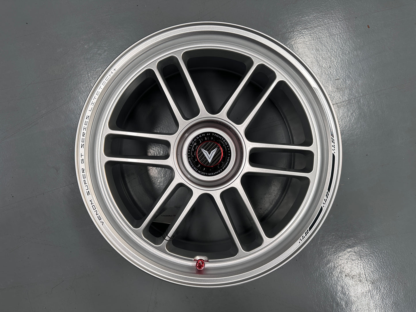 NEW 18X8.5 ET35 Lenso Venom VNR Flow Formed Rim Silver & Pad Gray 5X114.3
