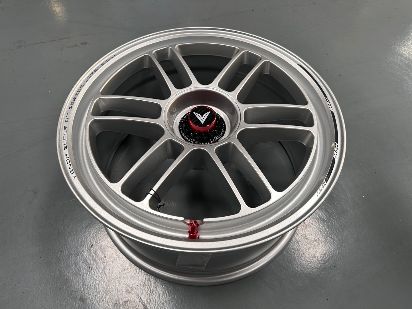 NEW 18X8.5 ET35 Lenso Venom VNR Flow Formed Rim Silver & Pad Gray 5X114.3