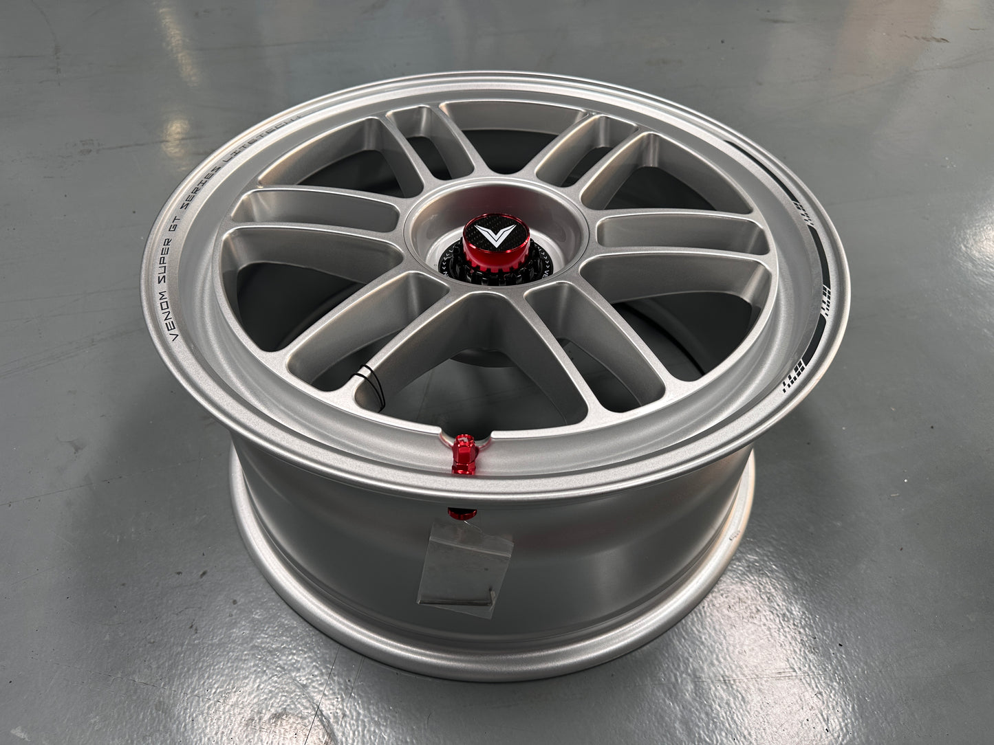 NEW 18X8.5 ET35 Lenso Venom VNR Flow Formed Rim Silver & Pad Gray 5X114.3