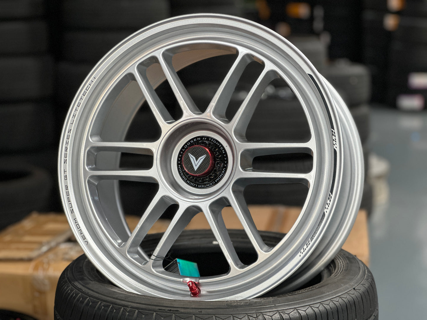 NEW 18X8.5 ET35 Lenso Venom VNR Flow Formed Rim Silver & Pad Gray 5X114.3