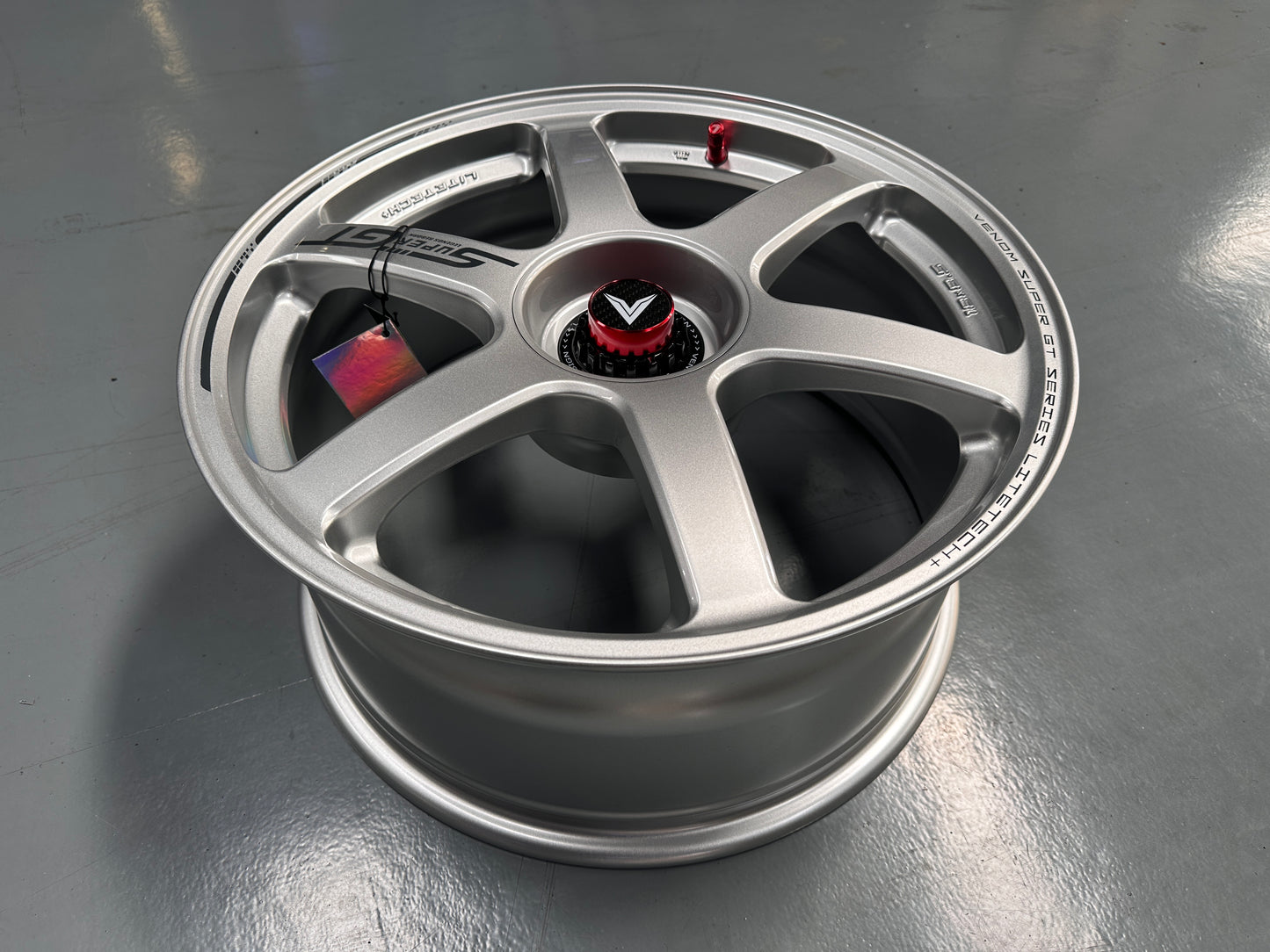 NEW 18X8.5 ET35 Lenso Venom VNT Flow Formed Rim Silver & Pad Gray 5X114.3
