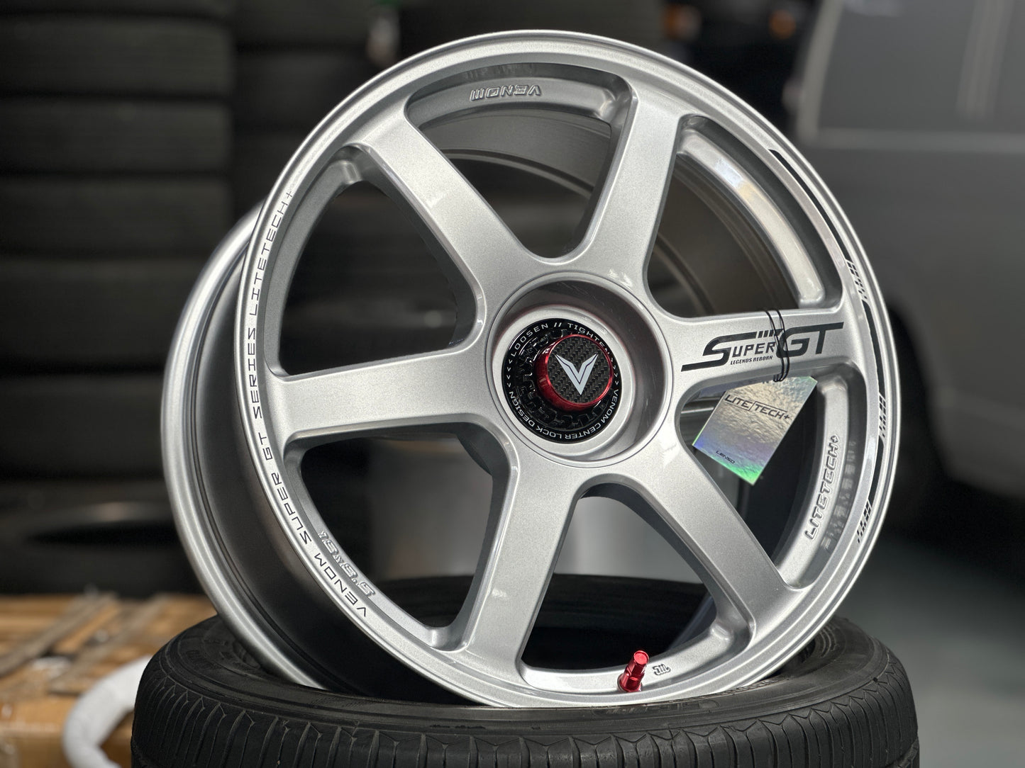 NEW 18X8.5 ET35 Lenso Venom VNT Flow Formed Rim Silver & Pad Gray 5X114.3