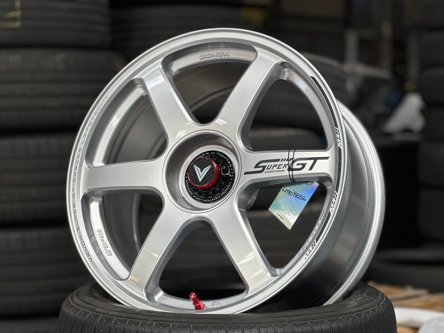 NEW 18X8.5 ET35 Lenso Venom VNT Flow Formed Rim Silver & Pad Gray 5X114.3