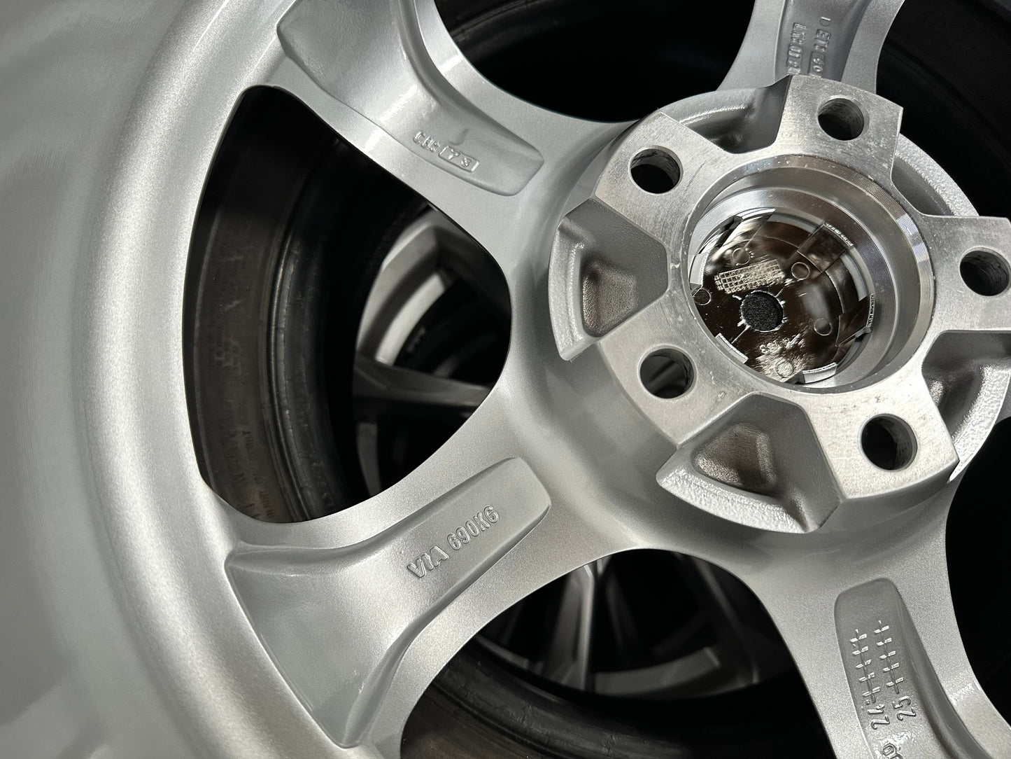 New 18x8.5 ET35 18x9.5 ET40 AOW S1R (4 wheels) Silver 5X114.3