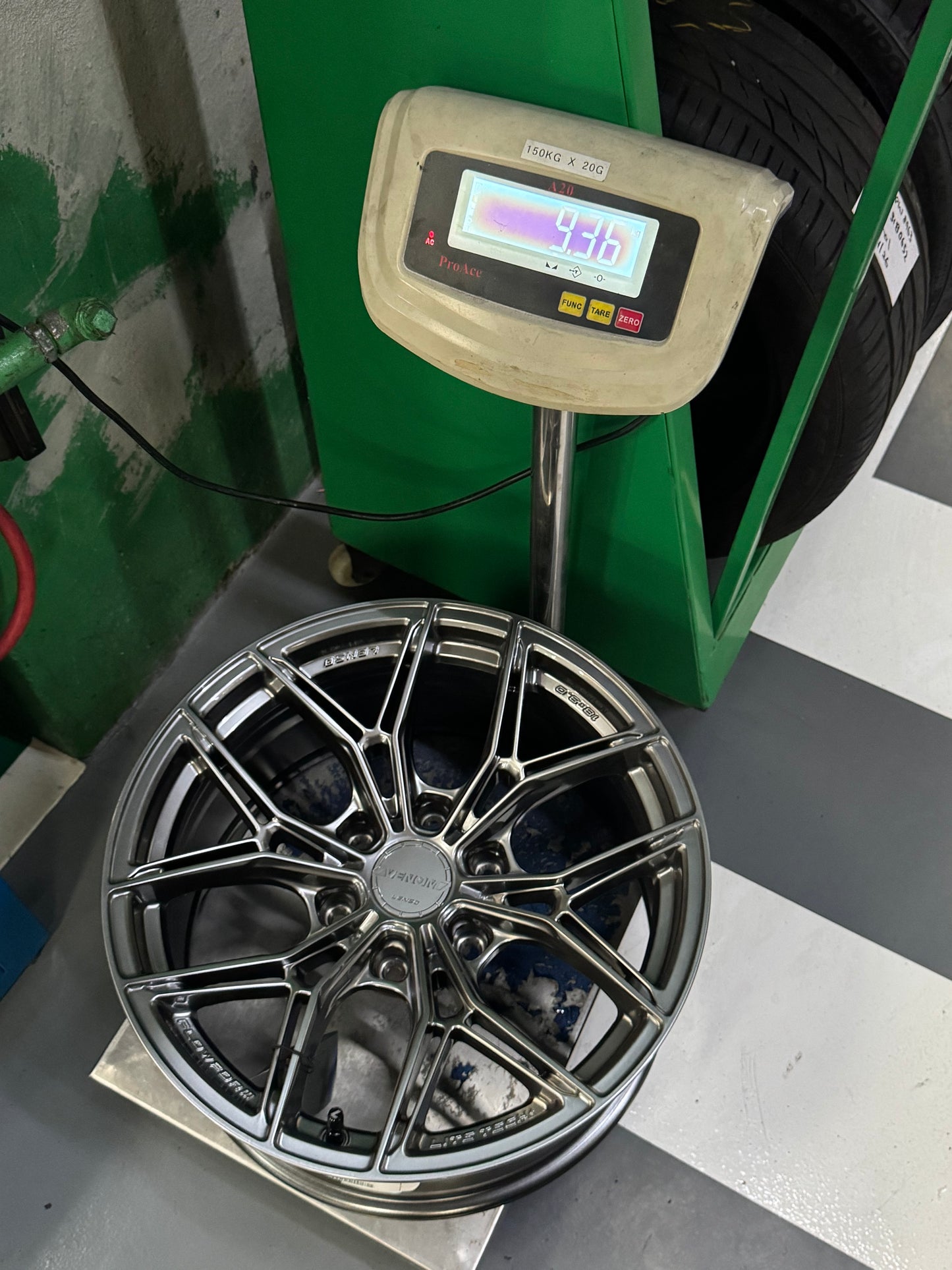 New 18x9 ET0 Lenso VT5 6x139.7 Hyper Black