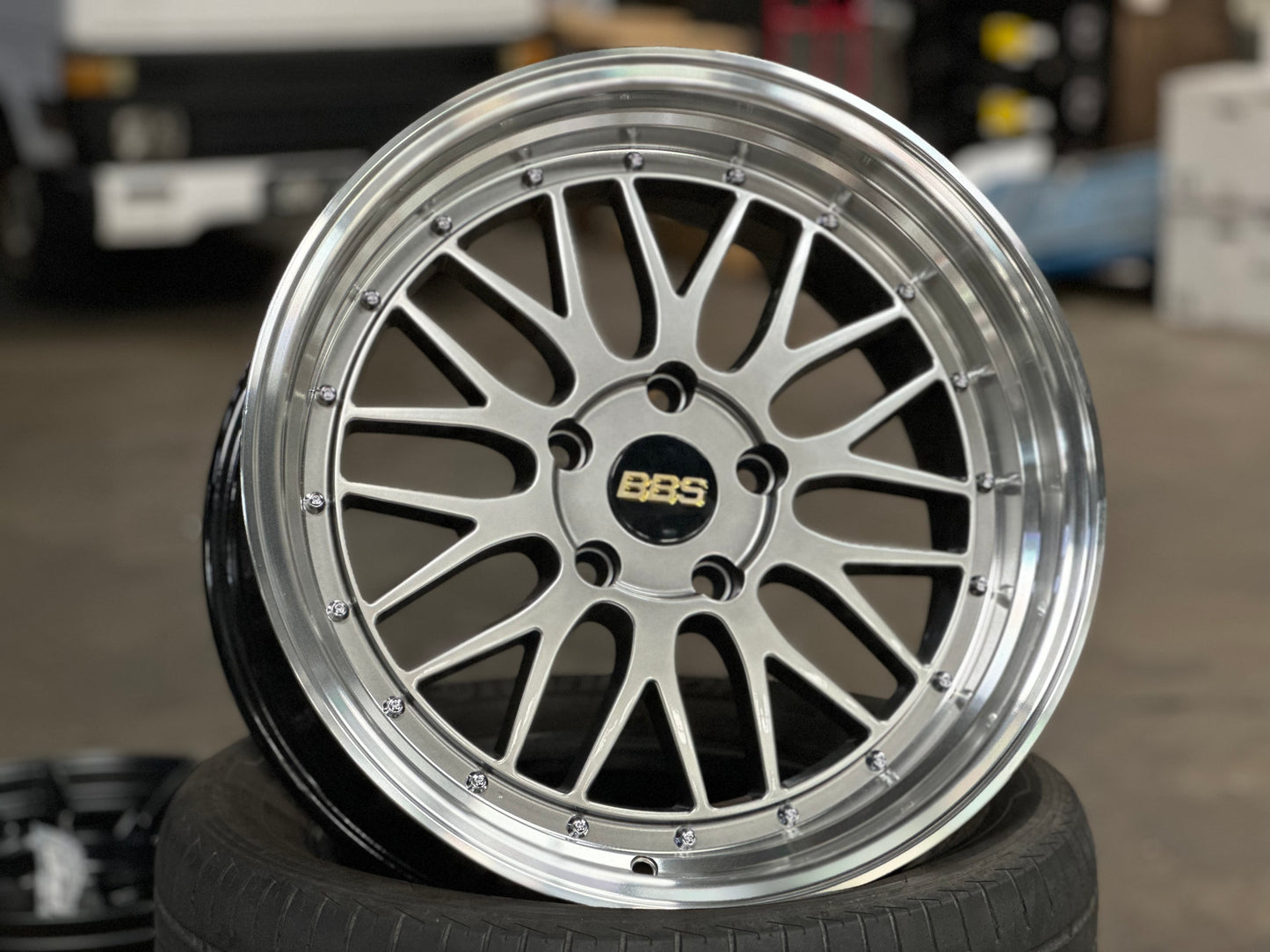 [Bundle] New 18X8 ET30 BBS DESIGN LM BMW (2 wheels) Silver 5X120