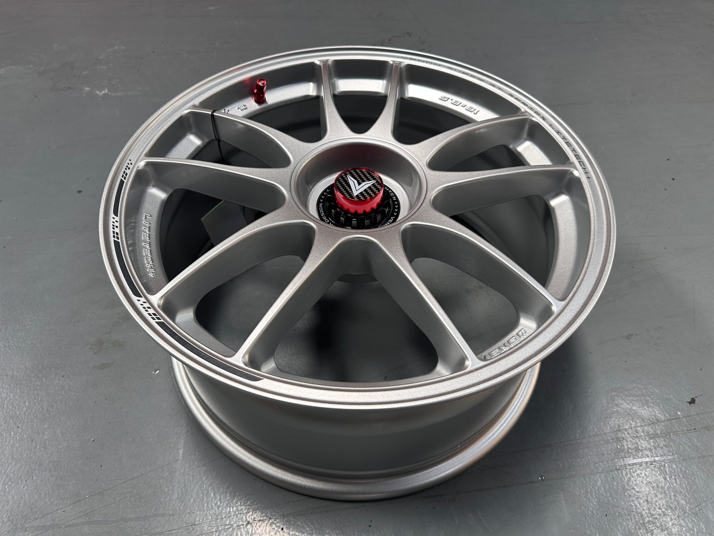 NEW 18x8.5 ET35 Lenso VNK (4 wheel) 5X114.3 Silver