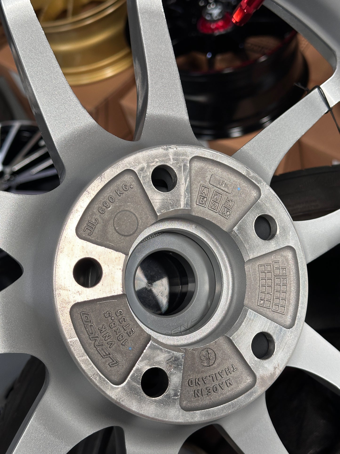 NEW 18x8.5 ET35 Lenso VNK (4 wheel) 5X114.3 Silver