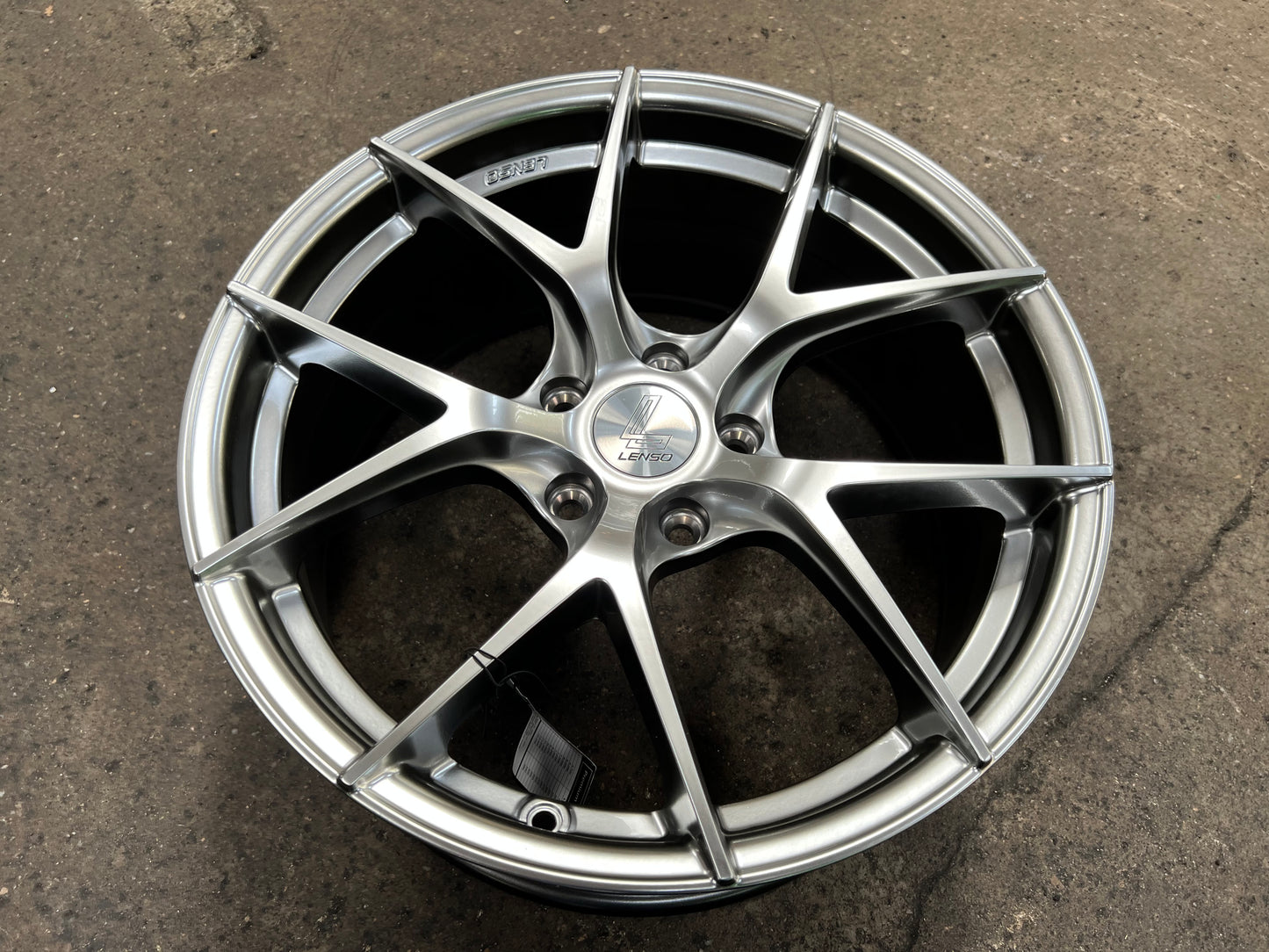 NEW 18X8.5 ET42 Lenso Jager Dyna Rim (4 wheel) Hyper silver 5X112