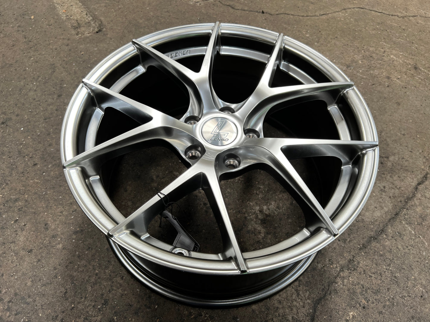 NEW 18X8.5 ET42 Lenso Jager Dyna Rim (4 wheel) Hyper silver 5X112