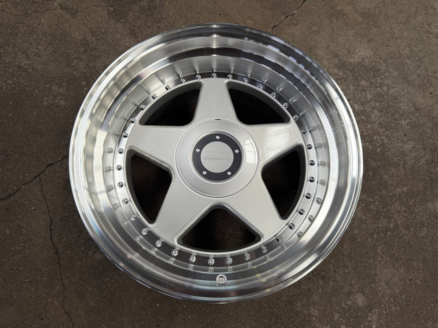 New 17X8.5 ET15 17X9.5 ET20 OZ Futura (4 wheel) Silver 5X112