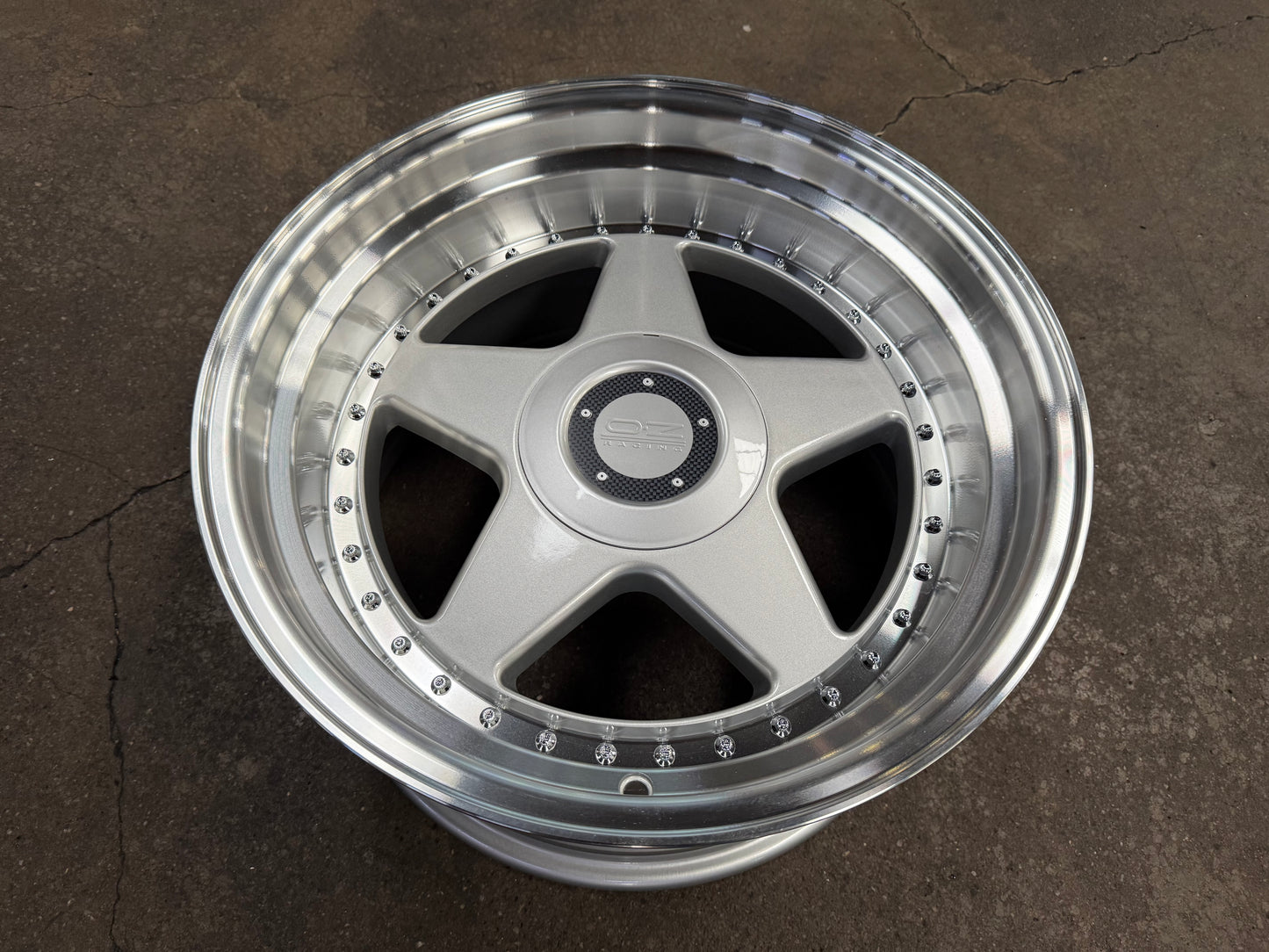 New 17X8.5 ET15 17X9.5 ET20 OZ Futura (4 wheel) Silver 5X112