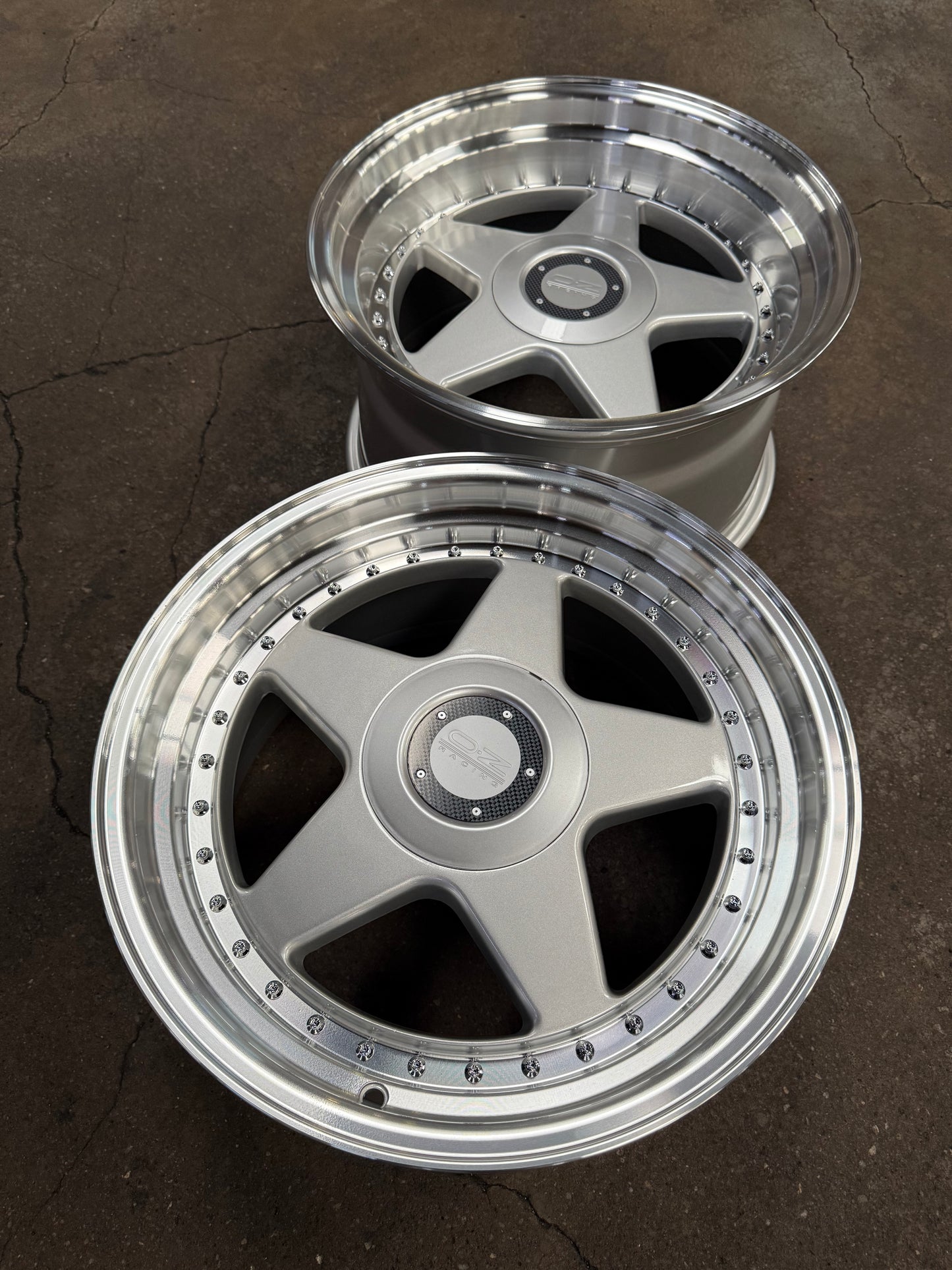 New 17X8.5 ET15 17X9.5 ET20 OZ Futura (4 wheel) Silver 5X112