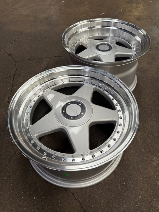 New 17X8.5 ET15 17X9.5 ET20 OZ Futura (4 wheel) Silver 5X120