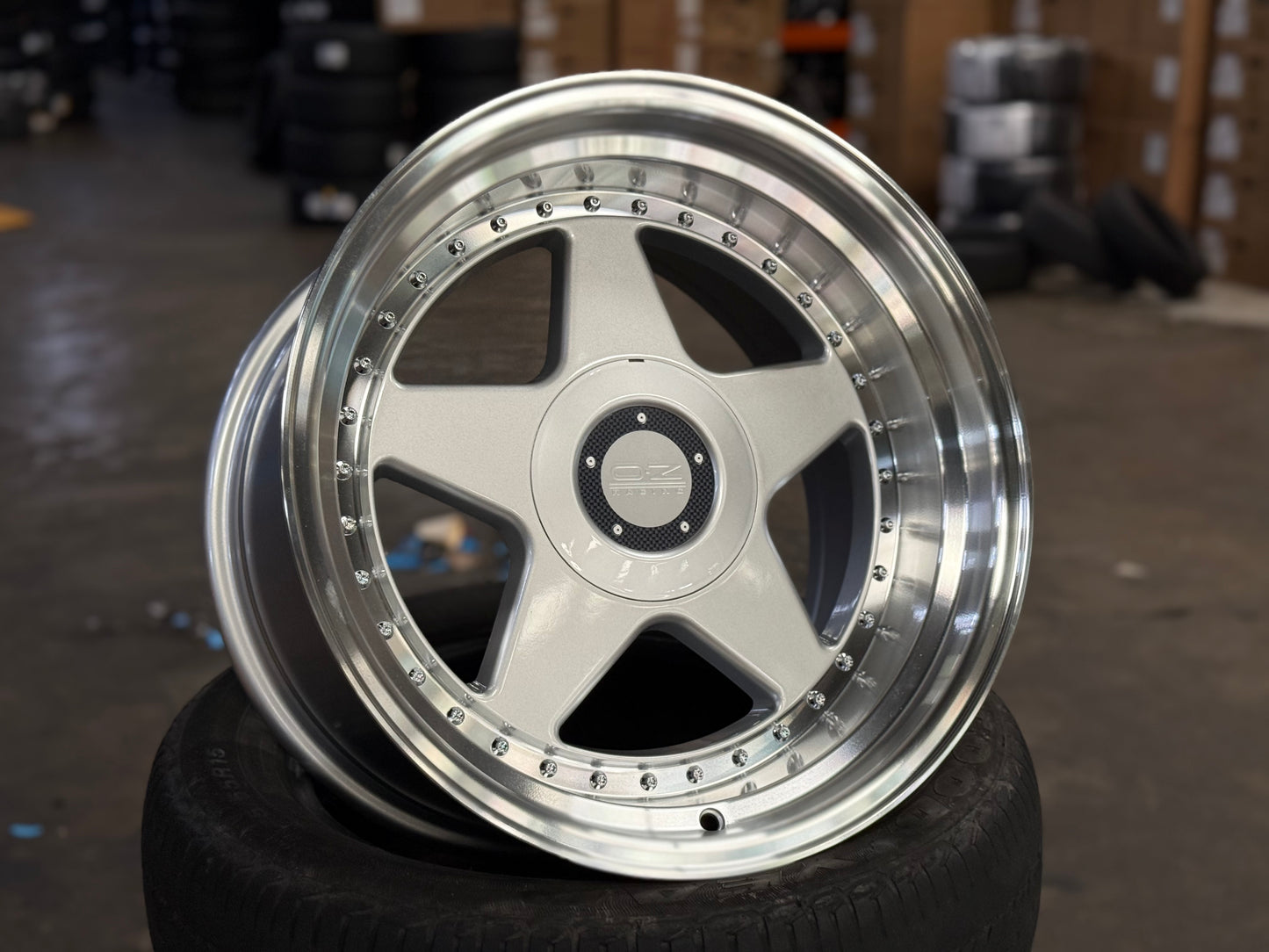[BUNDLE] New 17X8.5 ET15 OZ Futura (2 wheel) Silver 5X112 5X120