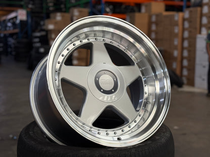 New 17X8.5 ET15 17X9.5 ET20 OZ Futura (4 wheel) Silver 5X112