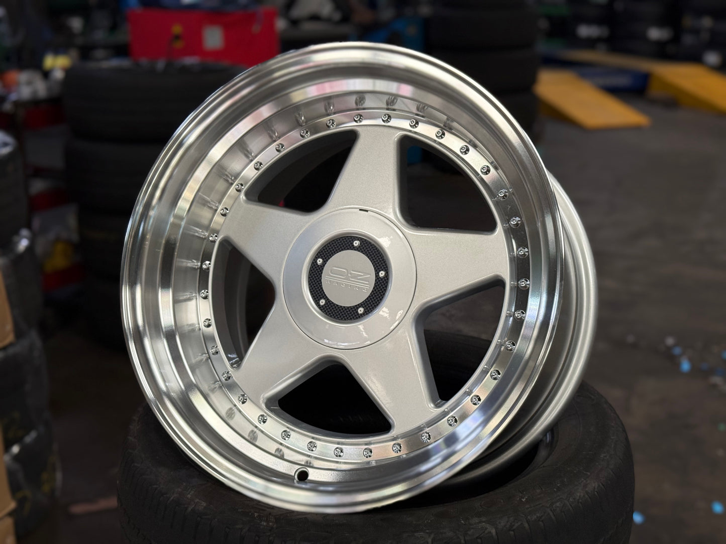 New 17X8.5 ET15 17X9.5 ET20 OZ Futura (4 wheel) Silver 5X112