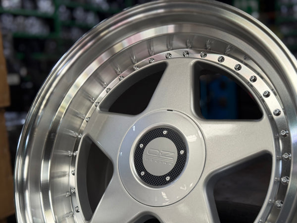 New 17X8.5 ET15 17X9.5 ET20 OZ Futura (4 wheel) Silver 5X120