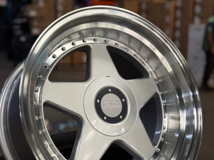 New 17X8.5 ET15 17X9.5 ET20 OZ Futura (4 wheel) Silver 5X112