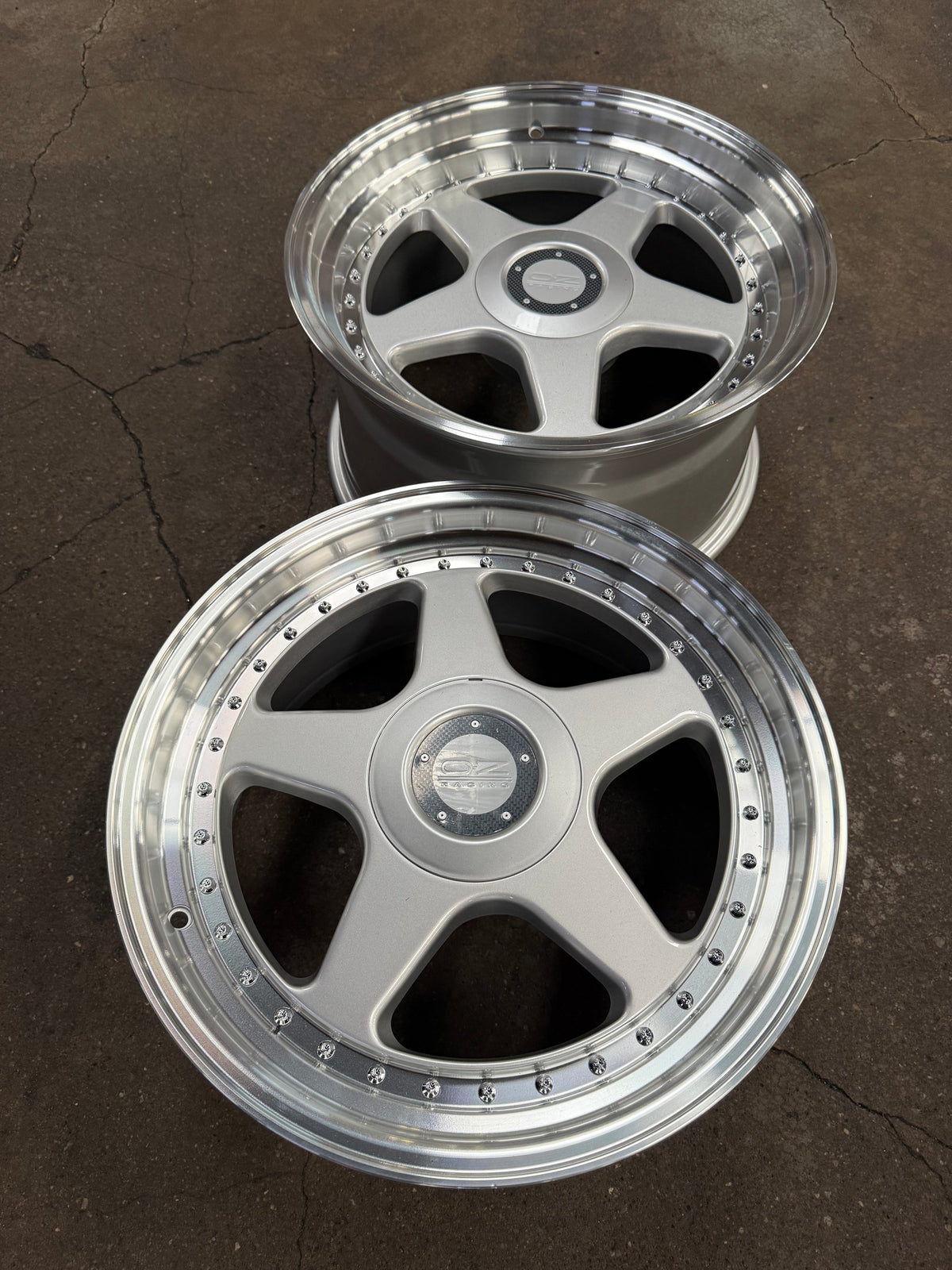 New 18x8 ET10 18X9.5 ET20 OZ Futura Classic (4 wheels) Silver 5X112
