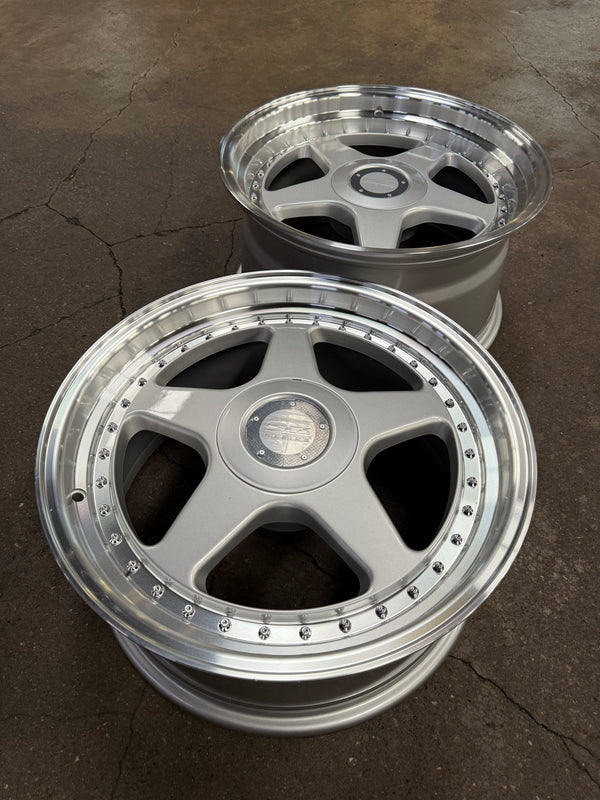New 18x8 ET10 18X9.5 ET20 OZ Futura Classic (4 wheels) Silver 5X112