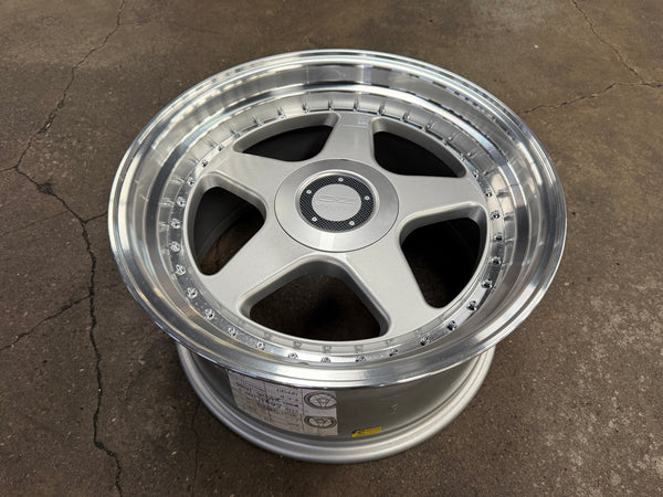 New 18x8 ET32 18x9.5 ET35 OZ Futura Classic (4 wheels) Silver 5X112