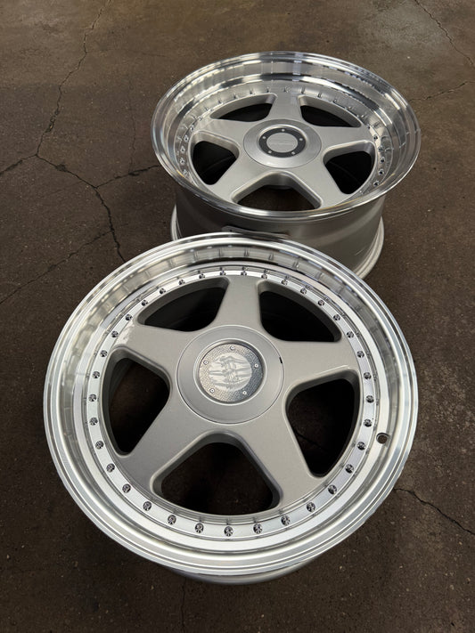 New 18x8 ET32 18x9.5 ET35 OZ Futura Classic (4 wheels) Silver 5X112