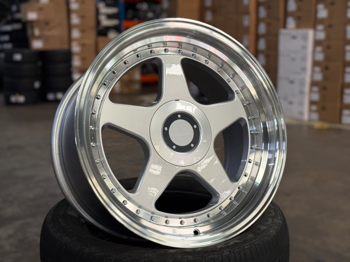 [Bundle] New 18x9.5 ET35 OZ Futura Classic (2 wheels) Silver 5X120