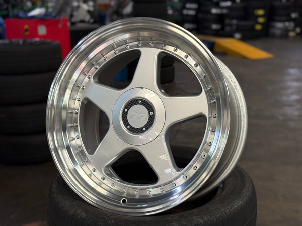 New 18X9.5 ET35 OZ Futura Classic Design Rim (4 wheel) Gloss Silver 5X114.3