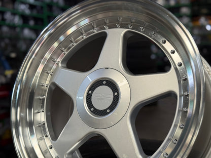New 18x8 ET32 18x9.5 ET35 OZ Futura Classic (4 wheels) Silver 5X112